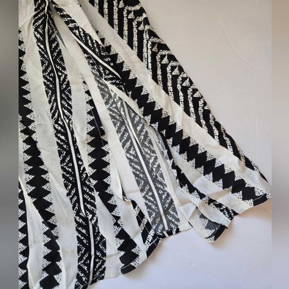 Black and White Patterned Maxi Dress. Size L - Picture 10 of 11